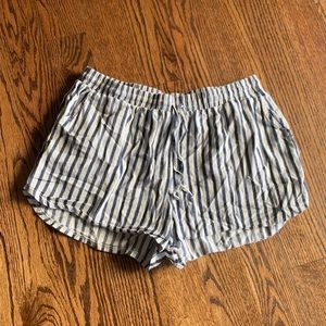 Blue and white striped stretchy band shorts medium